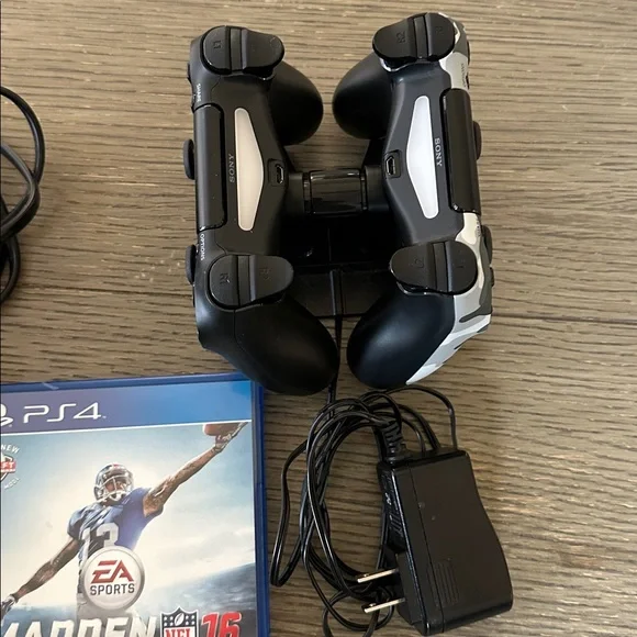 Sony PlayStation 4  (PS4) gaming console bundle - Picture 4 of 8